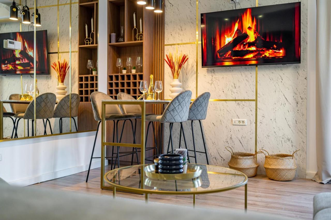 Golden View - Breathtaking Location In Bucharest Lejlighed Eksteriør billede