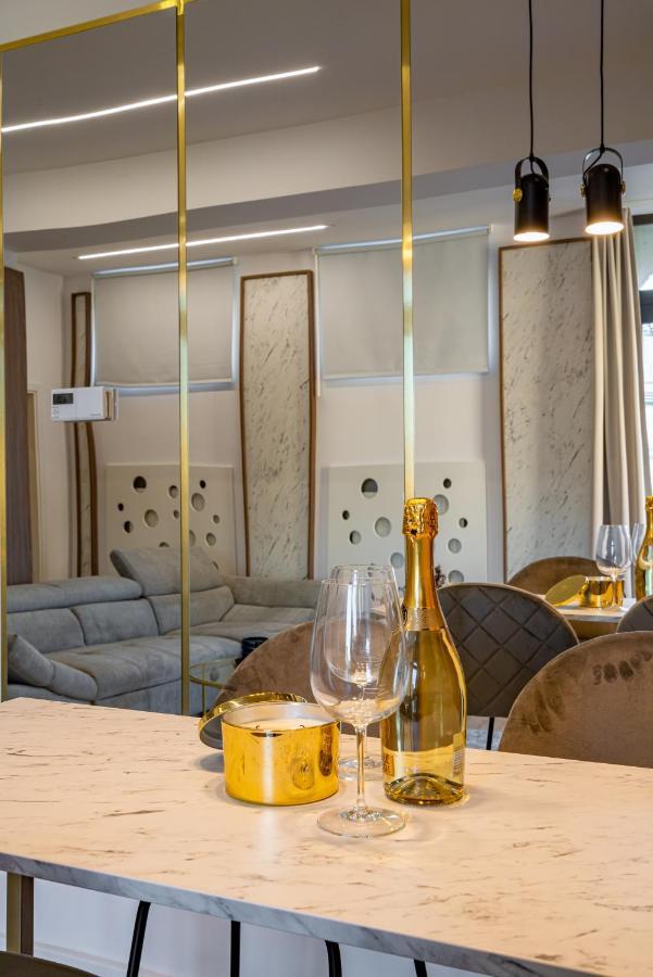 Golden View - Breathtaking Location In Bucharest Lejlighed Eksteriør billede