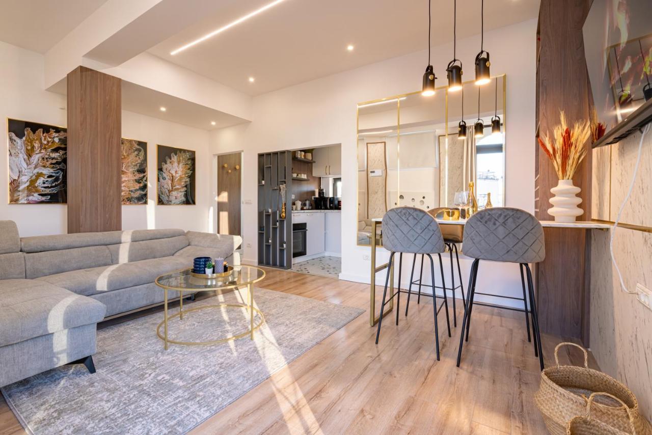 Golden View - Breathtaking Location In Bucharest Lejlighed Eksteriør billede